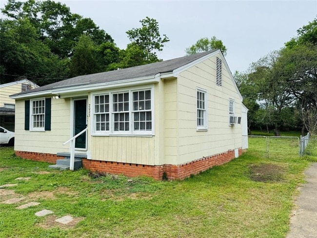 Photo - 2023 Windsor Ave