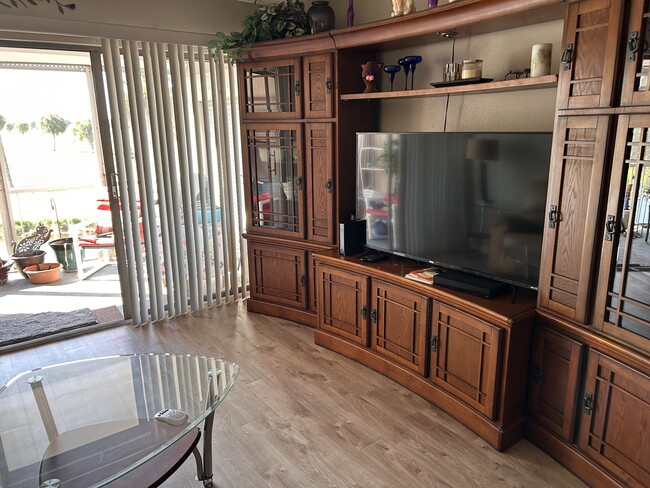 Building Photo - 2727 N Wickham Rd Unit 1