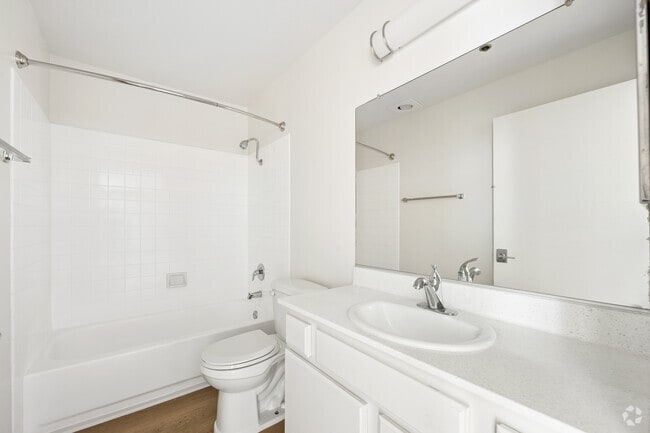 2 habitaciones, 2 baños - 1050 pies cuadrados - Segundo baño