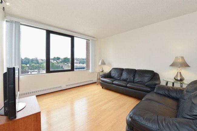 Photo - 4 Martine Ave Unit 412