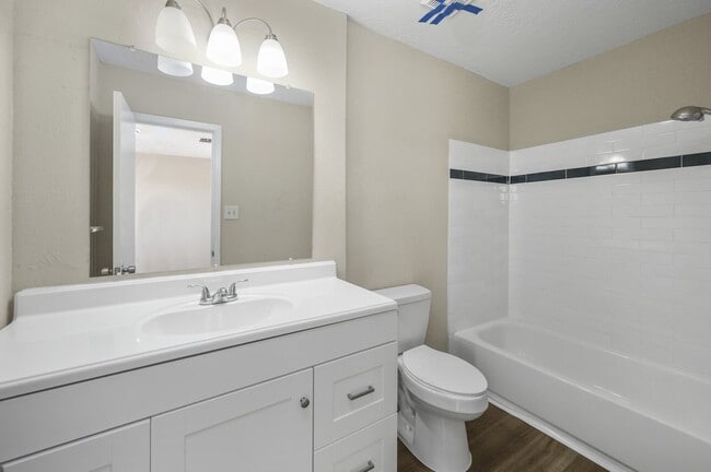 Photo - 7236 Crownwest St