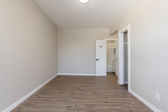 Photo - Fully Renovated Studio - Near PDX Airport ... Unidad 7325 - #2