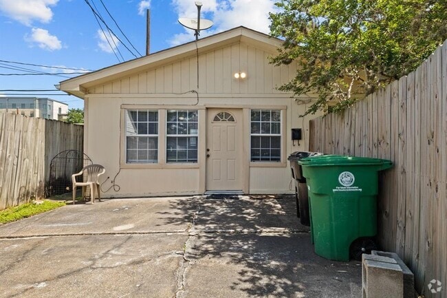 Building Photo - 4367 Varsity Ln Rental
