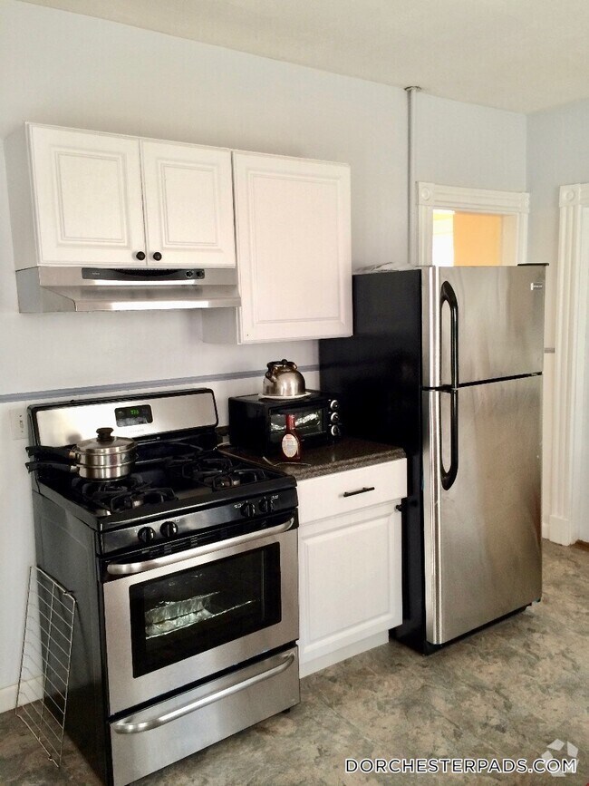 Building Photo - 18 Hinckley St Rental