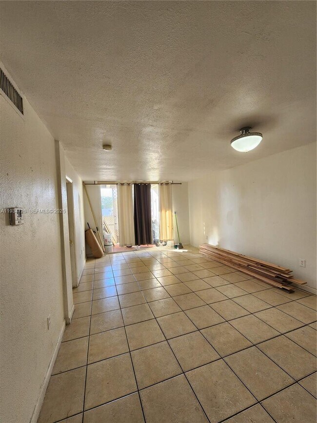Photo - 19715 SW 114th Ave Unidad 157
