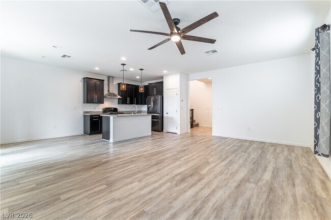 385 Stephen Clear Ave
