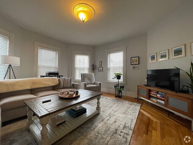 Building Photo - 11 Monks St Unit 1 Rental