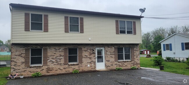 Building Photo - 5 E Green St Unit 2 Rental