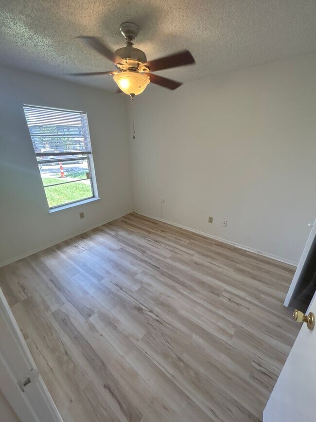 Photo - 5510 Brookview Ct Unidad # B - 1st floor