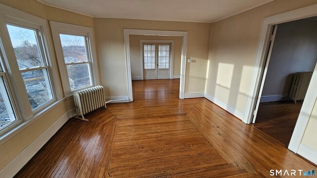 Photo - 15 Bragaw St