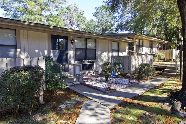 Photo - Hillcrest Villas