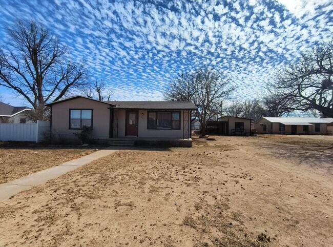 Cute 3-Bedroom Home in Sterling City AVAIL... - Cute 3-Bedroom Home in Sterling City AVAIL...