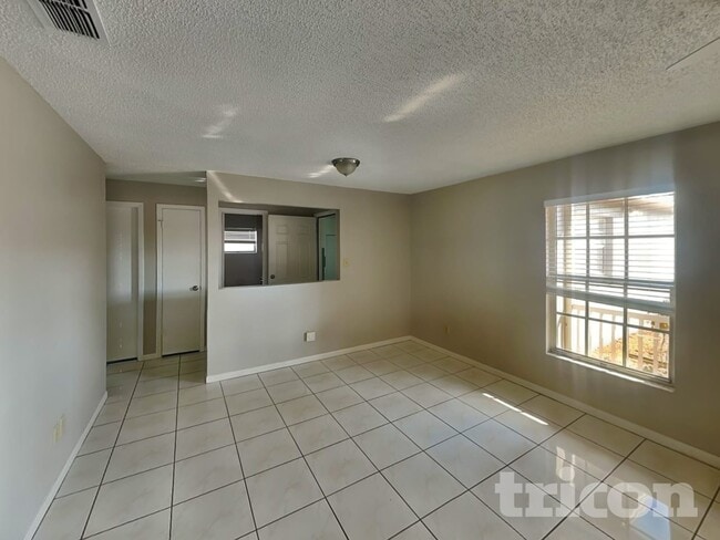 Photo - 1924 Derbywood Dr