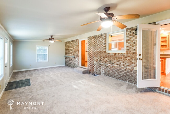 Photo - 107 Sedgewood Ln