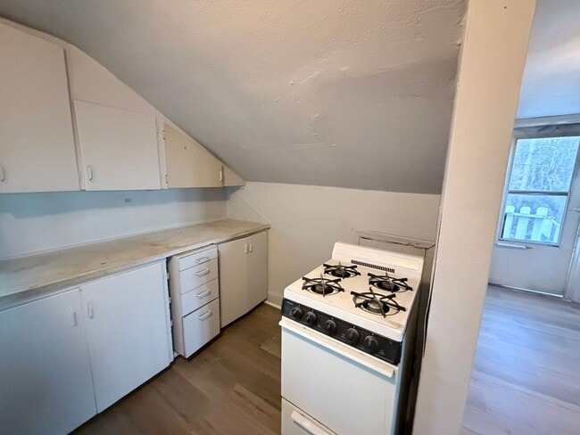 Photo - 2321 Dupont St Unit #3 - Upstairs