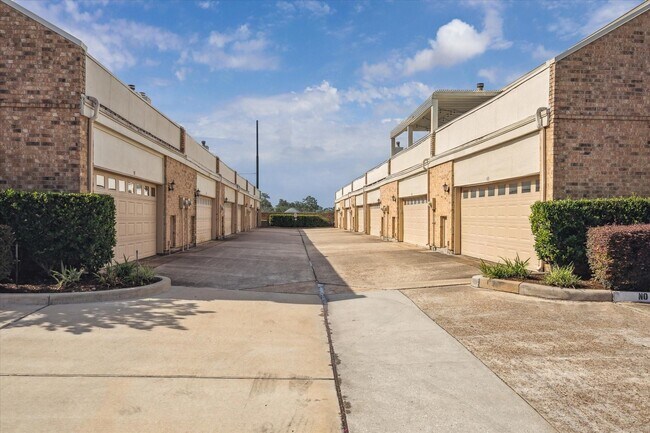 Photo - 600 Wilcrest Dr Unit 57