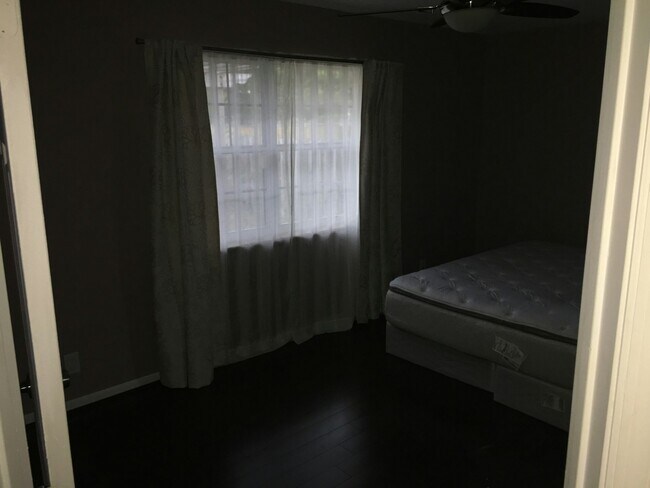 Photo - 237 SW 9th St