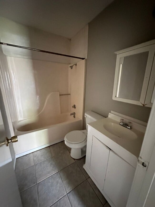 Photo - 320 S 41st St