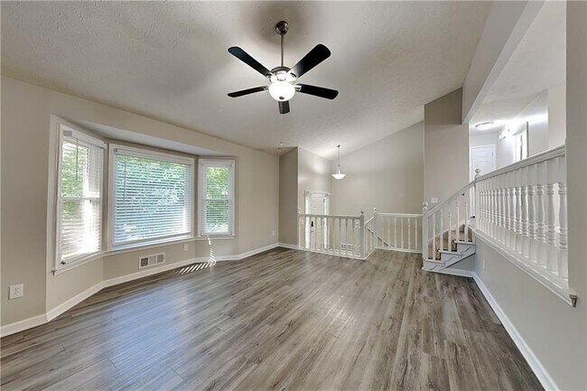 Photo - 434 Robin Hood Dr