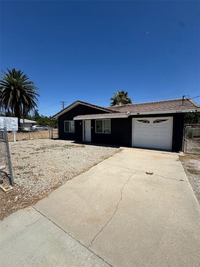 Building Photo - 16510 Lakeshore Dr Rental