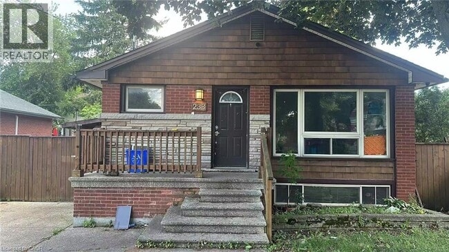 Photo - 233 W 33rd St