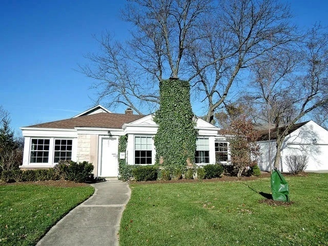 Building Photo - 203 E Oak Ave