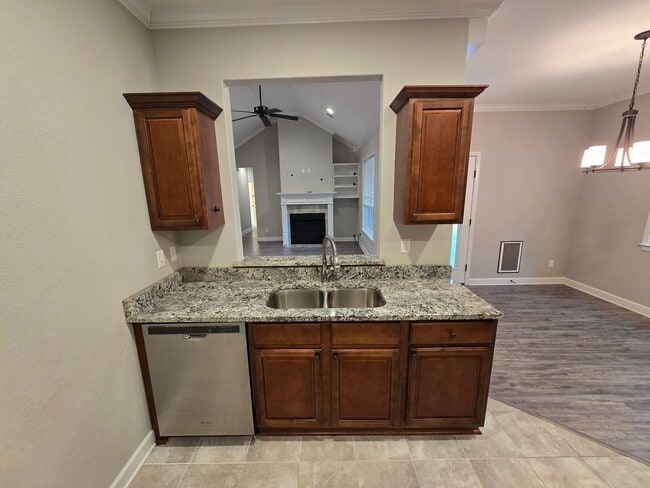 319 Windcrest Cir