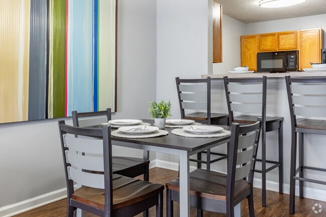 3BR, 3BA - 1256SF (Classic Furnished) - The Deryn