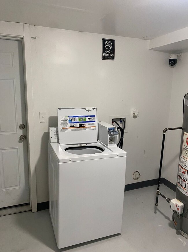 Photo - Spacious south side 3-bedroom beauty Unit 6402 S eberhart - 2S