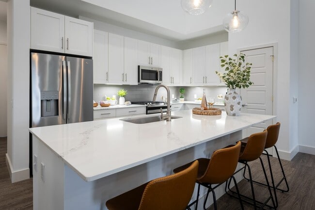Everleigh Vernon Hills 55+ Active Adult Apartments