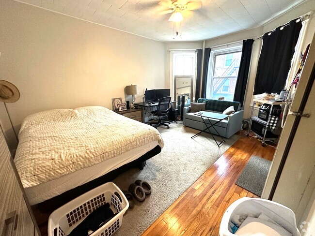Building Photo - 1330 Commonwealth Ave Unit 12 Rental