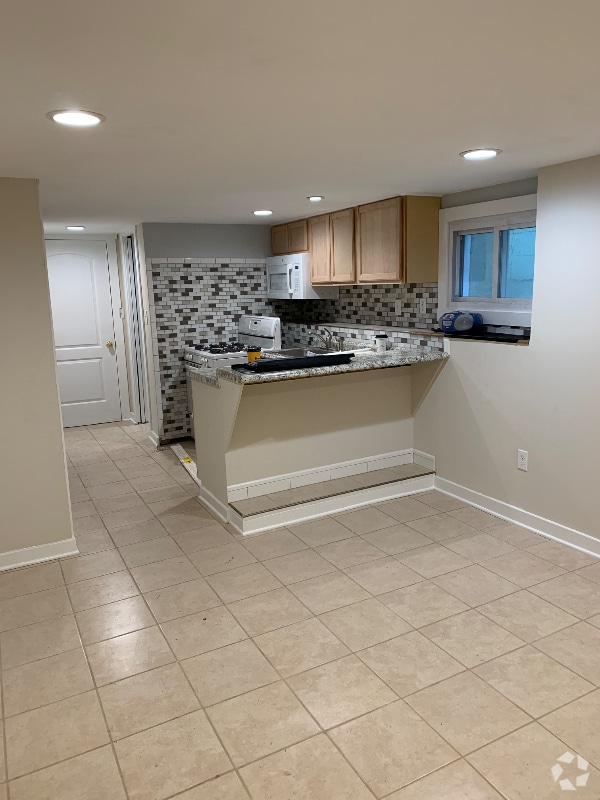 Building Photo - 5631 N Parkside Ave Unit Lower level Rental