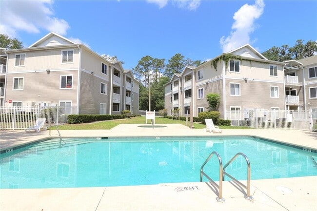 Building Photo - 4000 SW 23rd St Unit 3-302 Room B/2