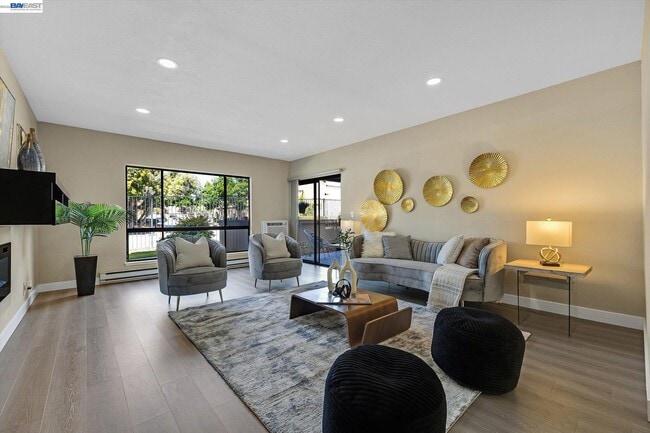 Photo - 39139 Argonaut Way Unit 107
