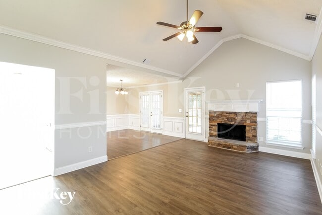 Photo - 1005 Carrick Ct