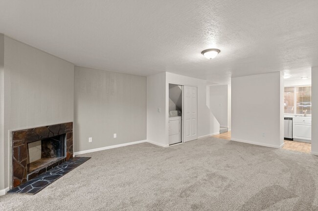 Photo - RECENTLY UPDATED 2 BEDROOM 1.5 BATH TOWNHOME IN TIGARD!