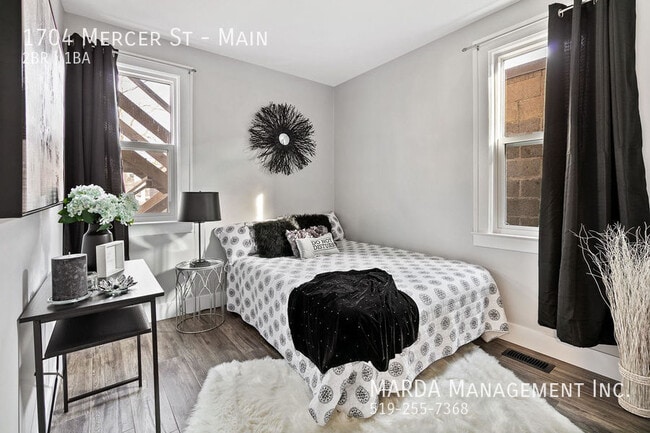 Photo - CHARMING 2BED/1BATH MAIN FLOOR IN CENTRAL ... Unit Main