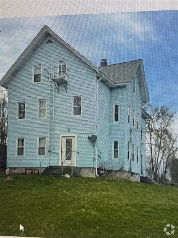 Building Photo - 352 Main St Unit #2 Rental