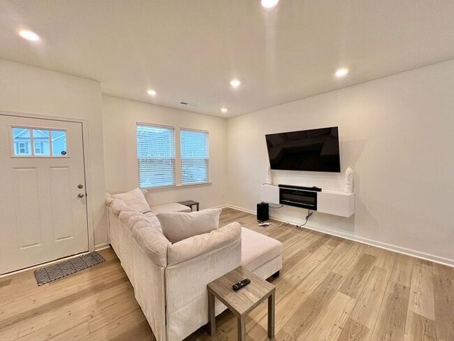 Photo - 3096 Spline Cir