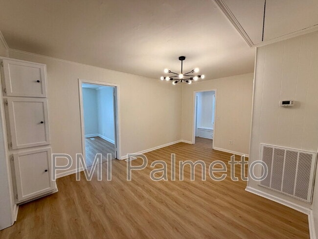 Photo - 725 Brooks Ave