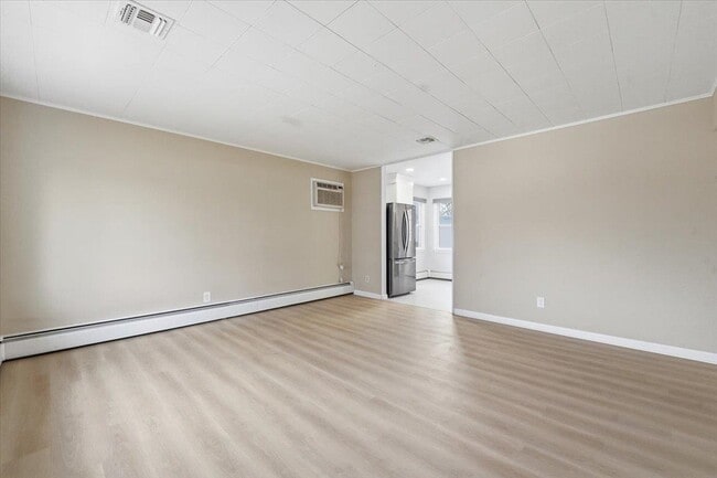 Photo - 52 Markham Rd