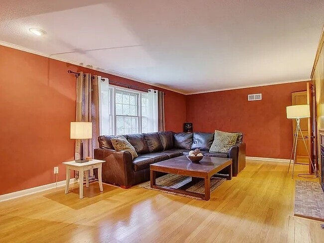 Photo - 9536 Manor Rd