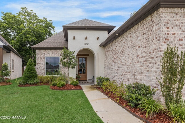 100 Sanctuary Ln