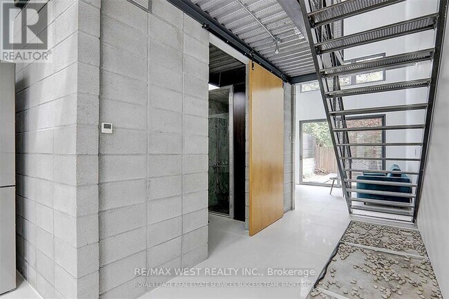 Photo - 781 Craven Rd