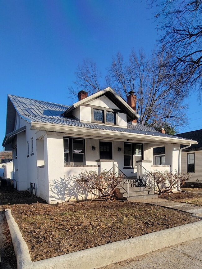 Building Photo - 644 S Englewood Ave