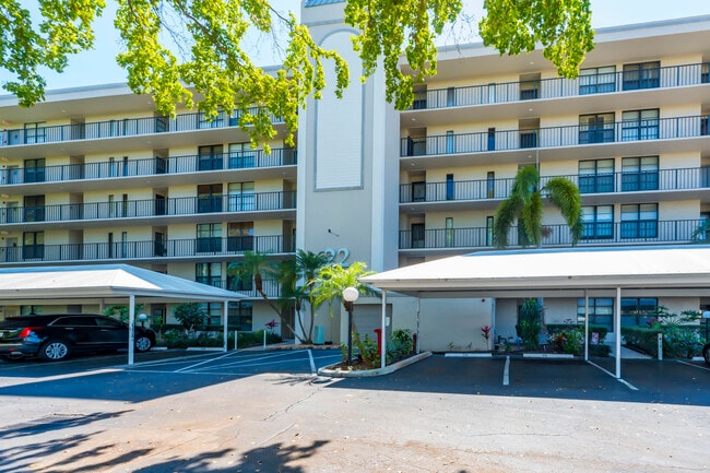 Photo - 22 Royal Palm Way Unidad 606