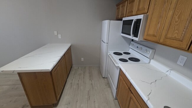 Photo - 600 N 2450 E