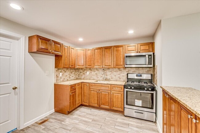 Photo - 428 Division St