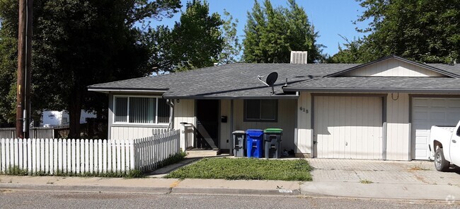 Building Photo - 615 Cowles Ave Rental