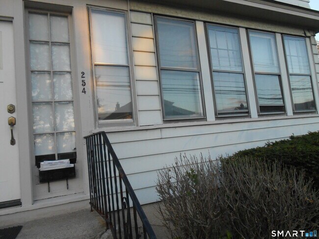 Photo - 254 Wayne St